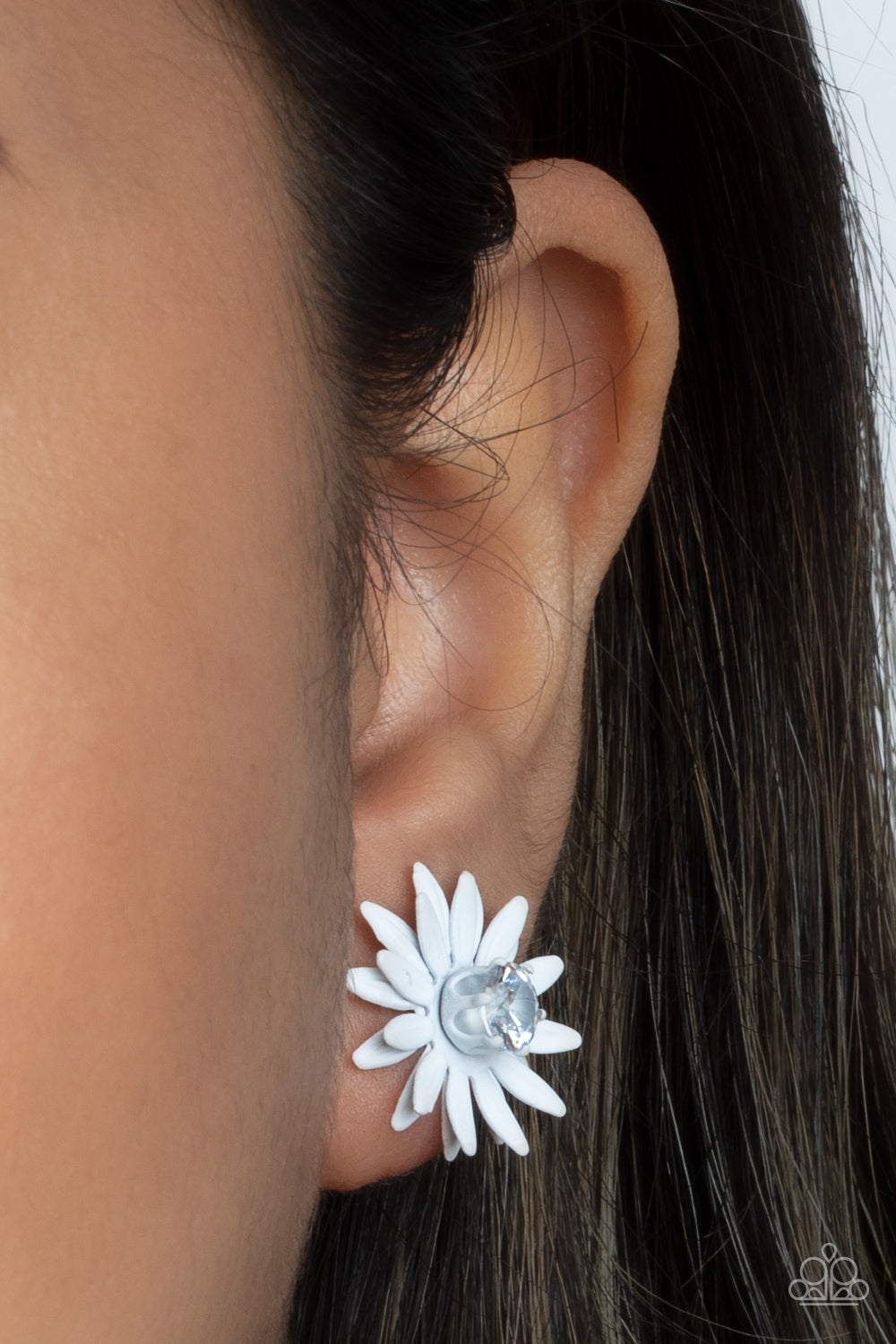 PRE-ORDER - Sunshiny DAIS-y - White - Paparazzi Earring